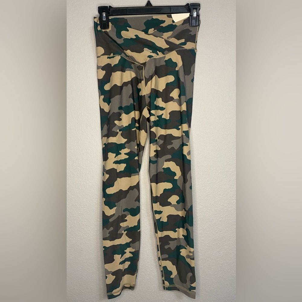 Offline By Aerie - women’s camo leggings NWT